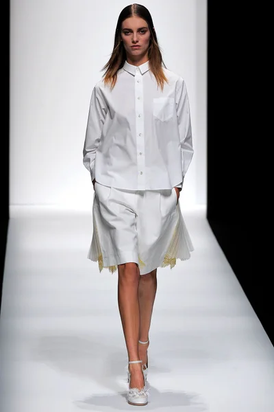 Look 10